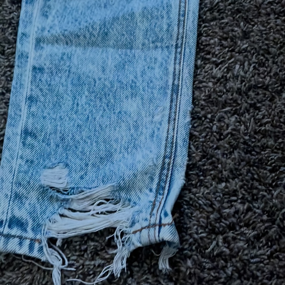 Distressed jeans - Picture 4 of 5